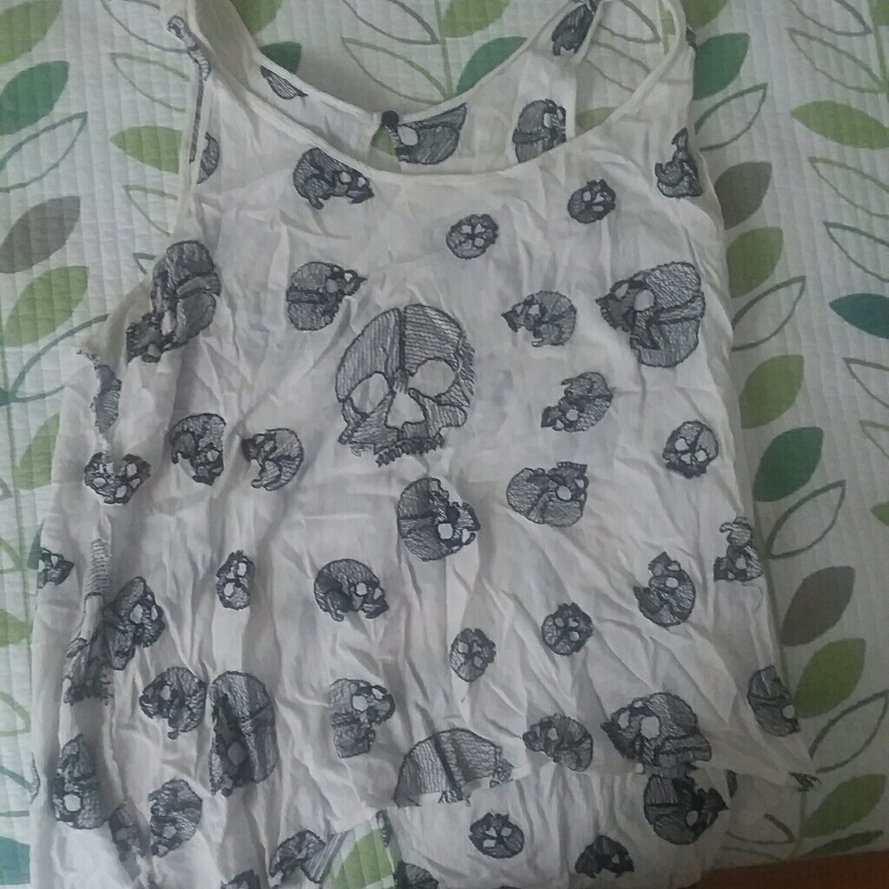 Hot topic Midnight Hour tank top with skulls